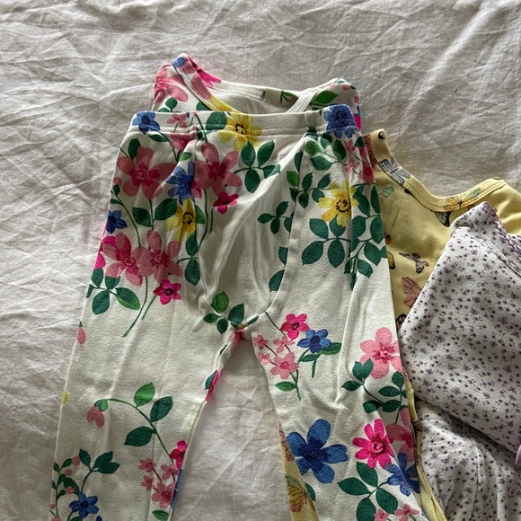 Set of 4 Gap Girls long sleeve organic cotton pajamas - Picture 4 of 8